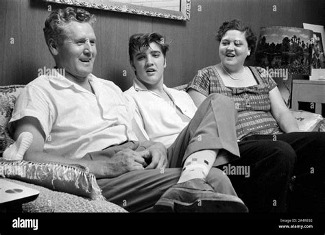 Vernon and Gladys Presley : Elvis Presleys Mother and Father